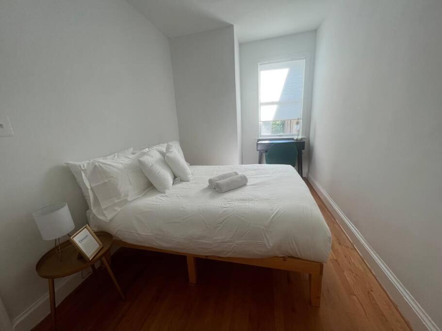 3-Bedroom House With Cute Patio Explore Dc On Foot Washington Extérieur photo