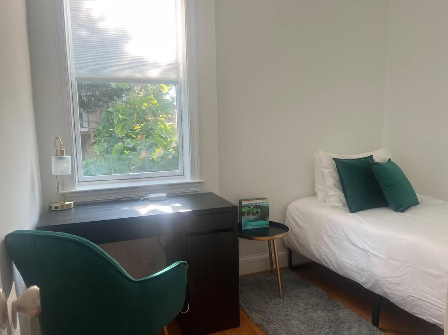 3-Bedroom House With Cute Patio Explore Dc On Foot Washington Extérieur photo